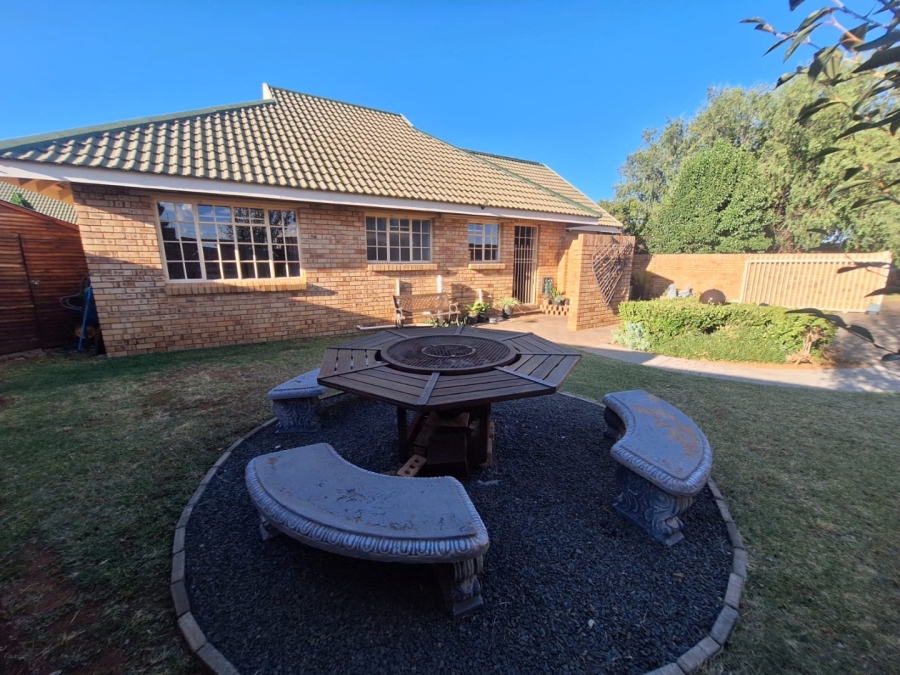 3 Bedroom Property for Sale in Heuwelsig Free State